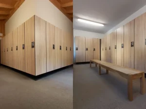 Holzschließfächer in einem Skidepot-Raum mit einer Holzbank. | Toptrock